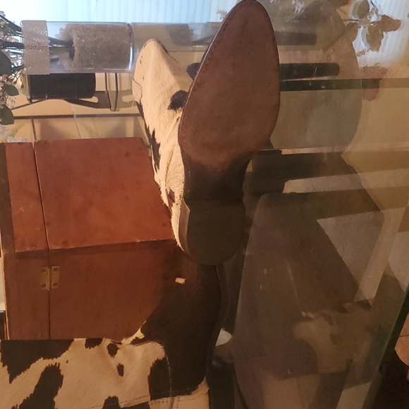 Cow Town 1987 Cow hide Hair On Boots 1.5 inch heel.  12" shaft height. - Picture 3 of 9